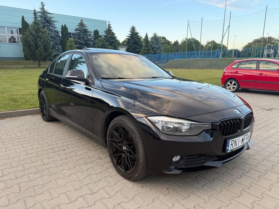 BMW Seria 3 BMW F30 w zestawie z dwoma kompletami nowych opon.