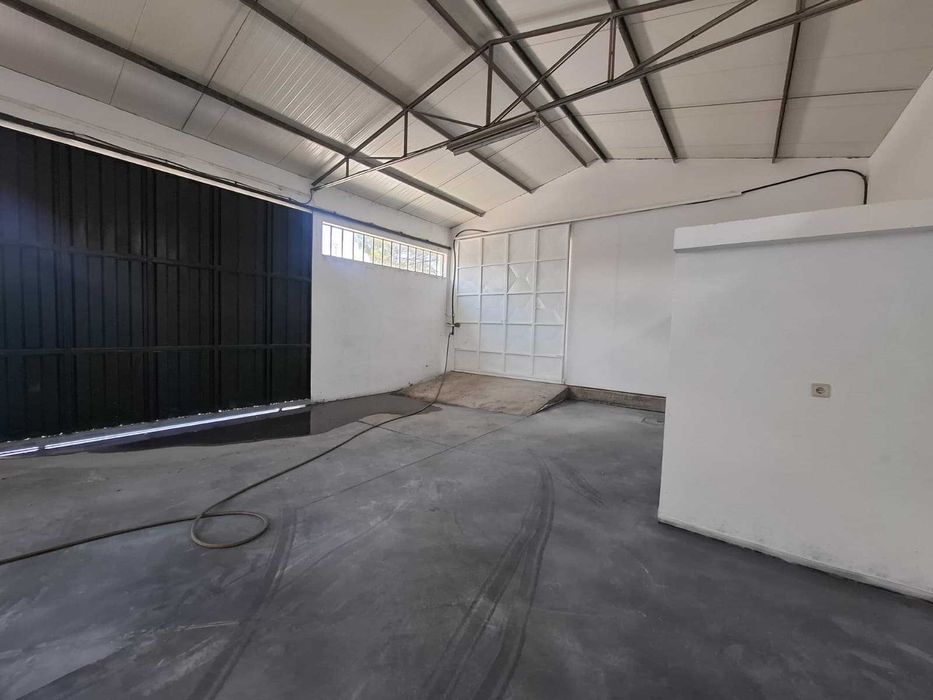 Arrenda-se ARMAZEM  - Termas Carvalhal