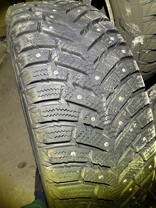 Продам зимову шиповану гуму на дисках 3000грн/шт+ торг
