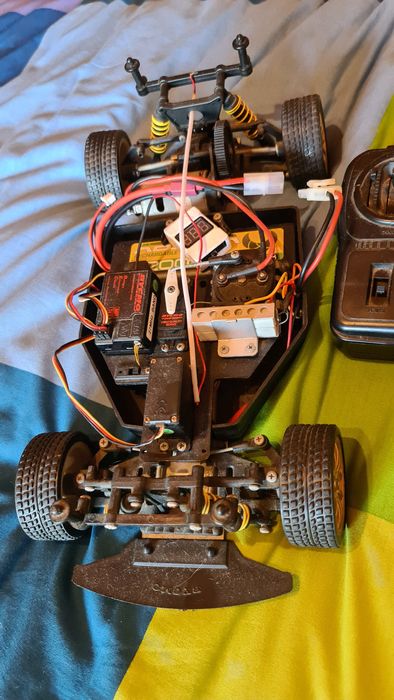 Carro telecomandado elétrico