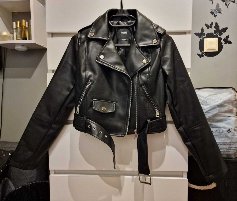 Krótka kurtka biker z paskiem