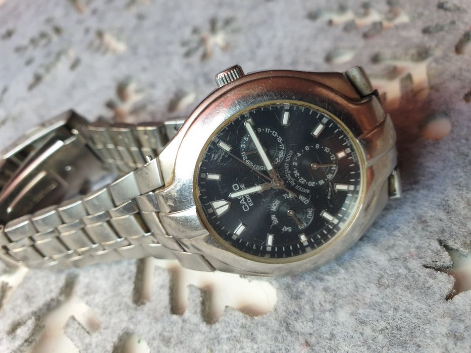 zegarek męski Casio Edifice EF-304D-1A z czarną tarczą i stalową bransoletą.