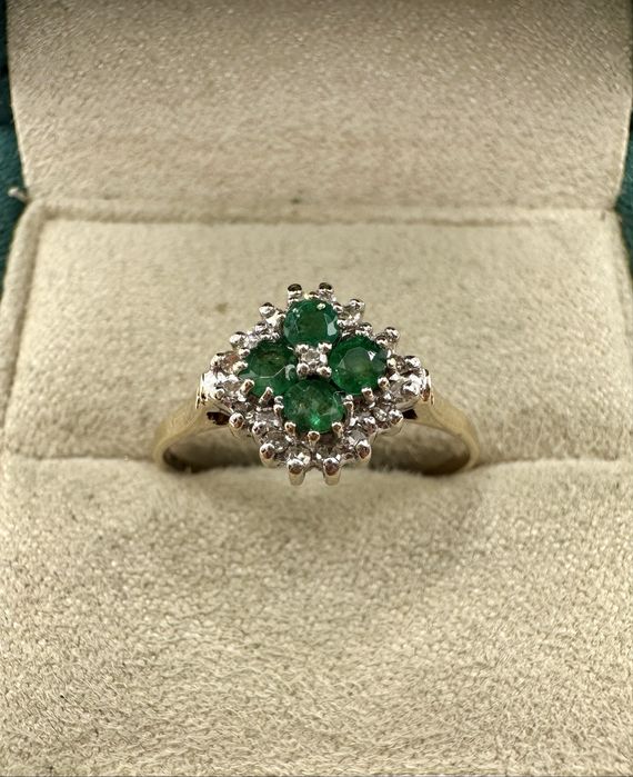 Złoty pierścionek z szmaragdami 0,30ct i diamentami 0,14ct VS1/F-H