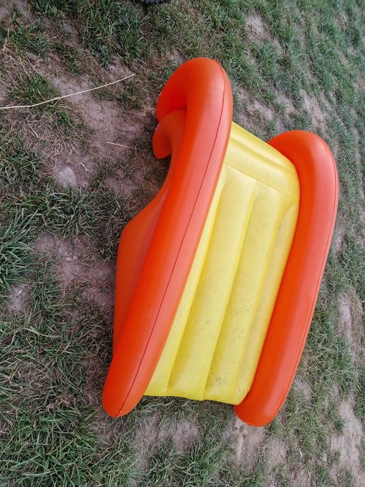 Dmuchana zjeżdżalnia do basenu i suchego baseniku