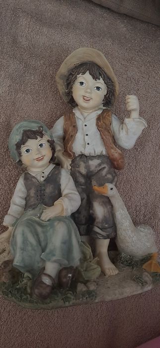 Статуэтка с гусем