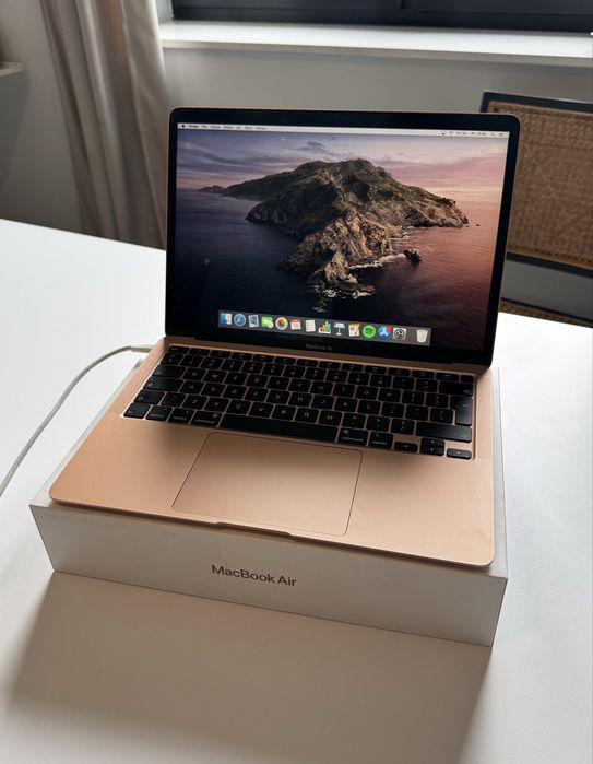 Macbook Air 2020 Różowy  8gb 256gb i3 180 cykli ładowania Stan Bardzo Dobry