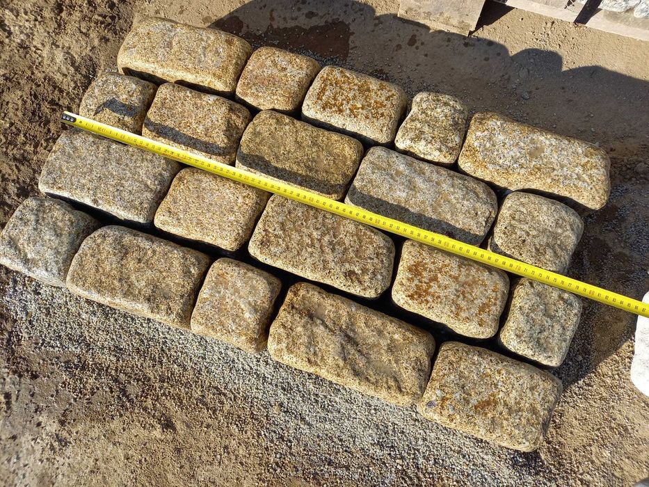 Kostka granitowa żółta otaczana