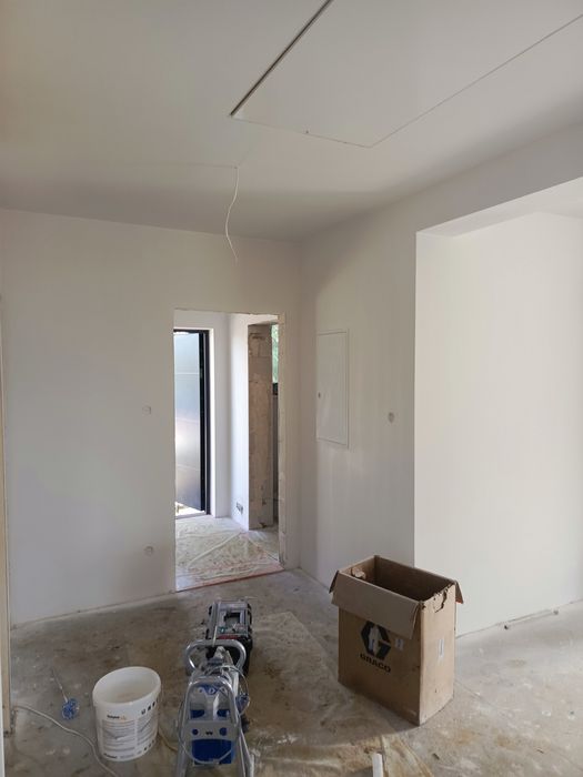 Gładzie. Szpachlowanie/malowanie natryskowe. Wykończenia wnętrz