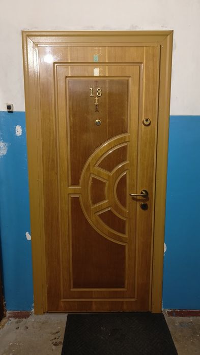 Вхідні двері дерев'яні