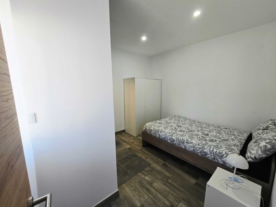 Quarto mobilado com WC privativo I SÃO FELIX DA MARINHA I 550 € TUDO INCLUÍDO