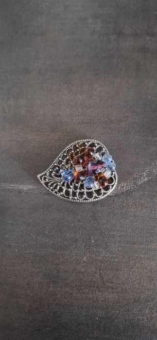 Broszka ręcznie robiona handmade w kolorze srebra