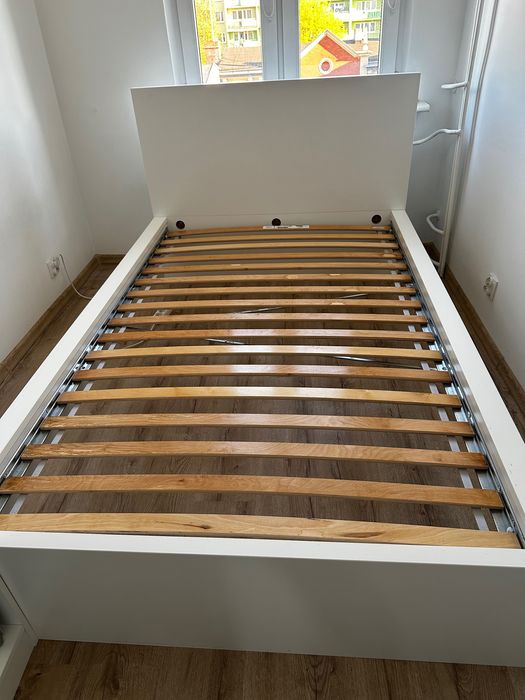Biała rama łóżka IKEA Malm 140x200