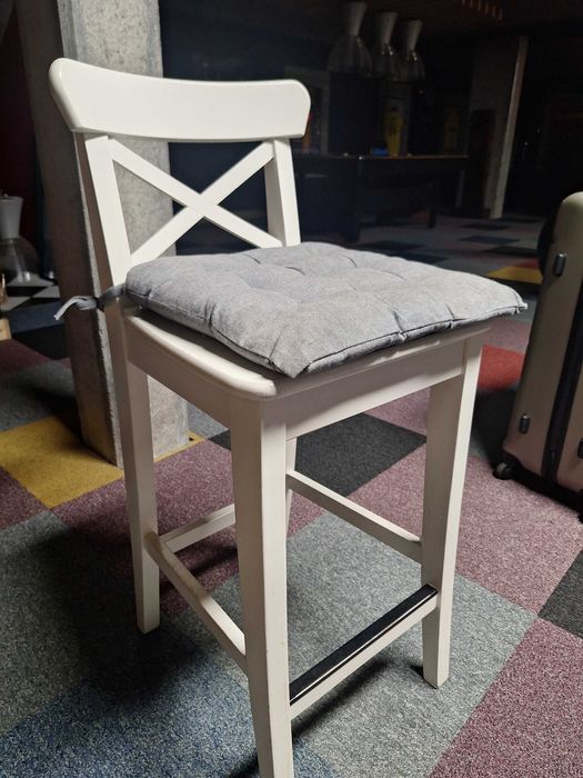 Hoker  ikea biały.