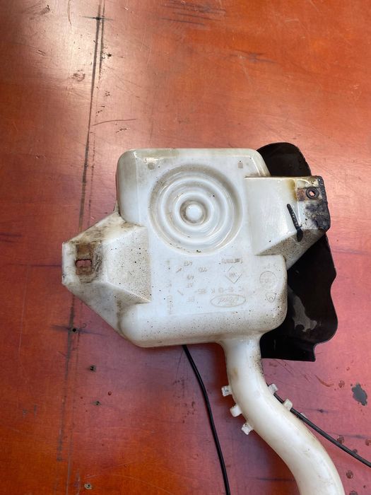 Бачок омывателя Ford Transit 2000-2006 год