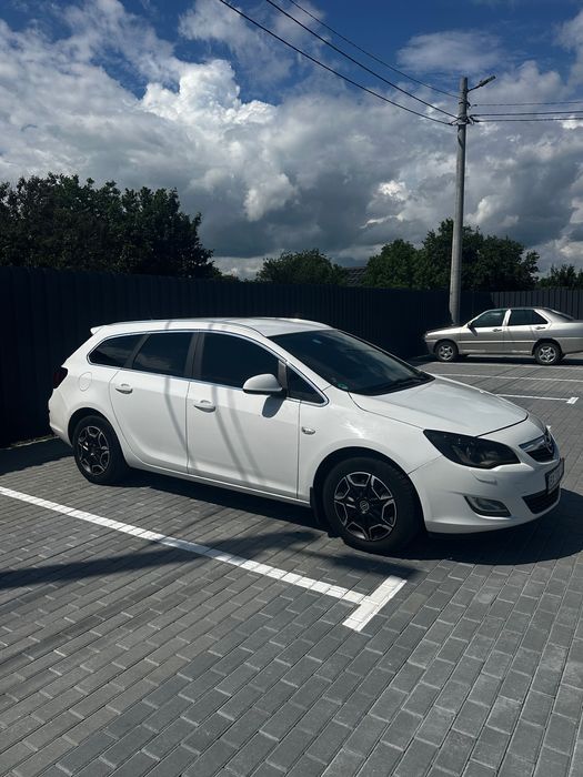 Opel Astra J 2011