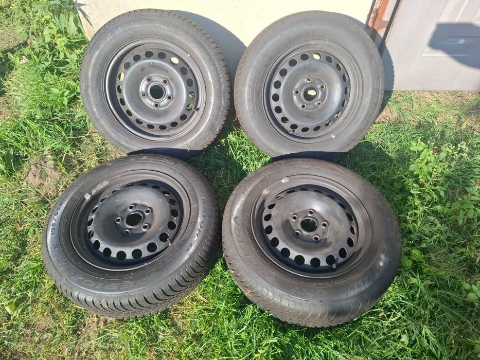 Sprzedam opony wielosezonowe Dębica 195/65 R15 z felgami stalowymi