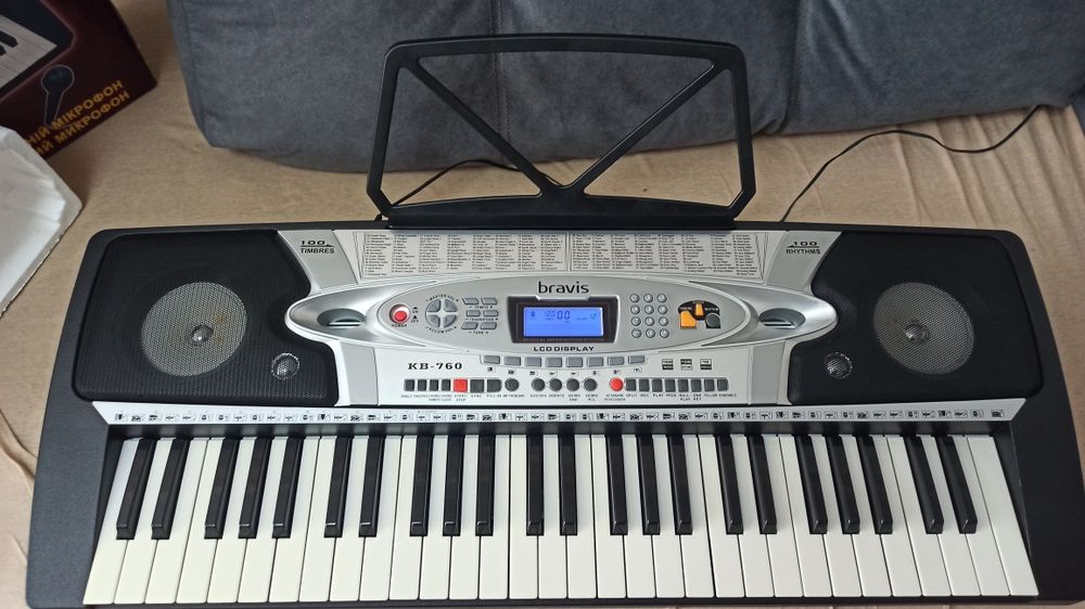 Продам синтезатор Bravis kB-760