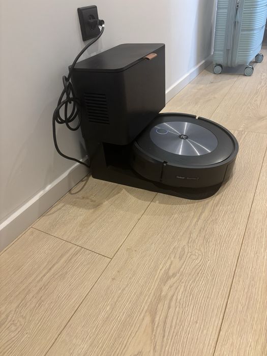 Aspirador Robô IROBOT Roomba Combo J7+ Preto