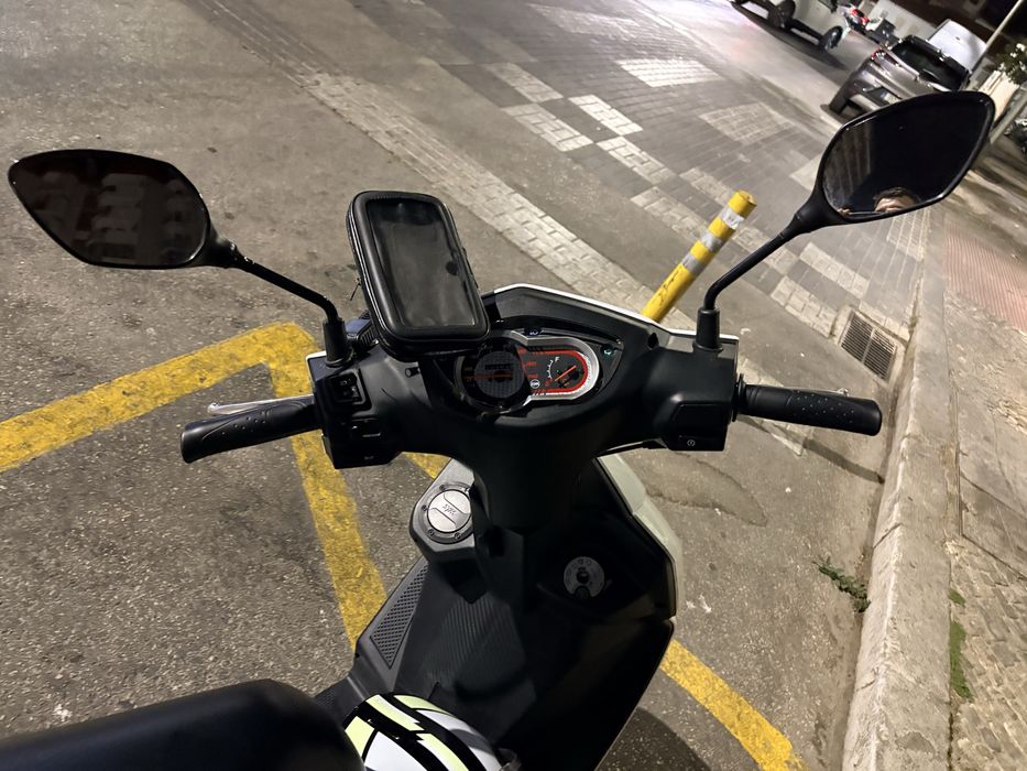 SYM Orbit III 125 Euro 5 – Como nova – Muitos extras incluídos!  Preço: 2.500 € (negociável)