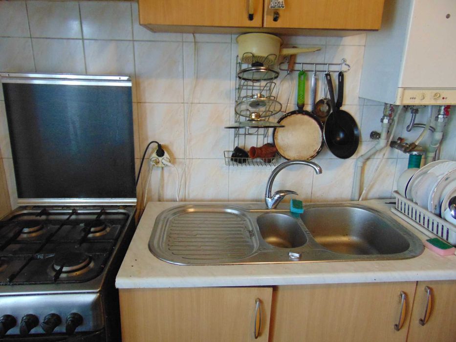 Здам теплу кімнату  метро Лісова без господаря