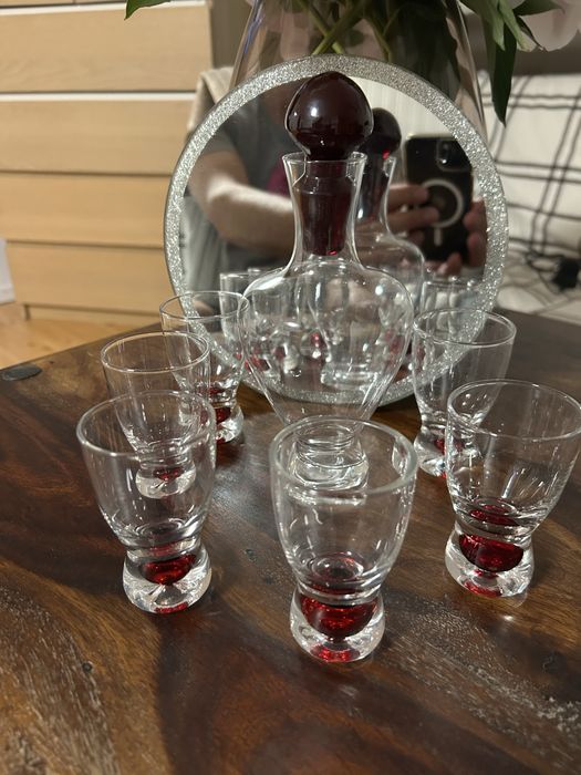 Ręcznie formowany komplet do likieru – karafka + 6 kieliszków, szkło artystyczne vintage