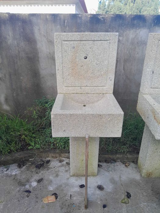 Fontanário em granito amaciado