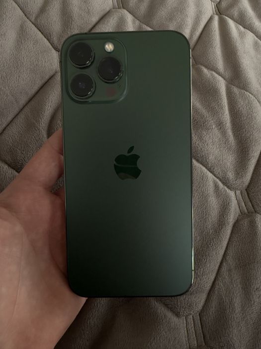 Apple iPhone 13 Pro Max 256GB у зеленому кольорі