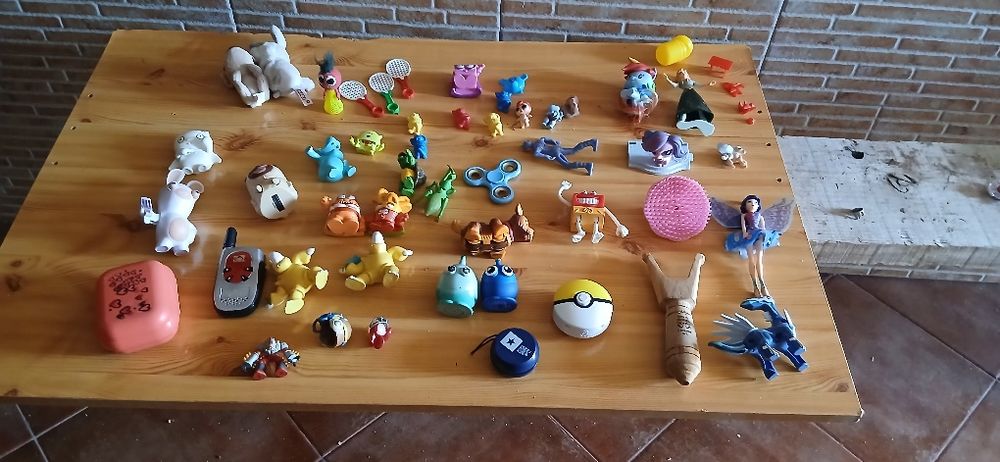 Figuras bonecos variados