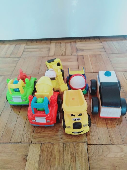 Zestaw autek plastikowych