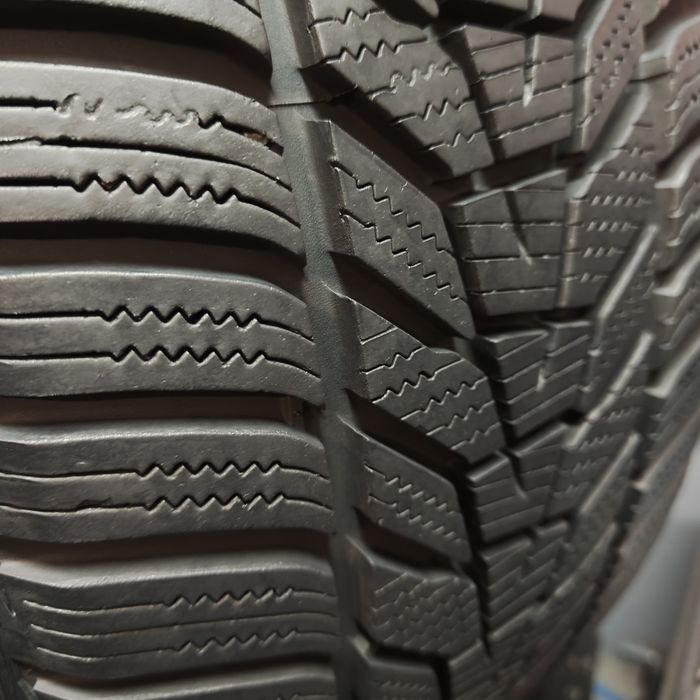 225/40/18 XL Sprzedam komplet opon zimowych Hankook