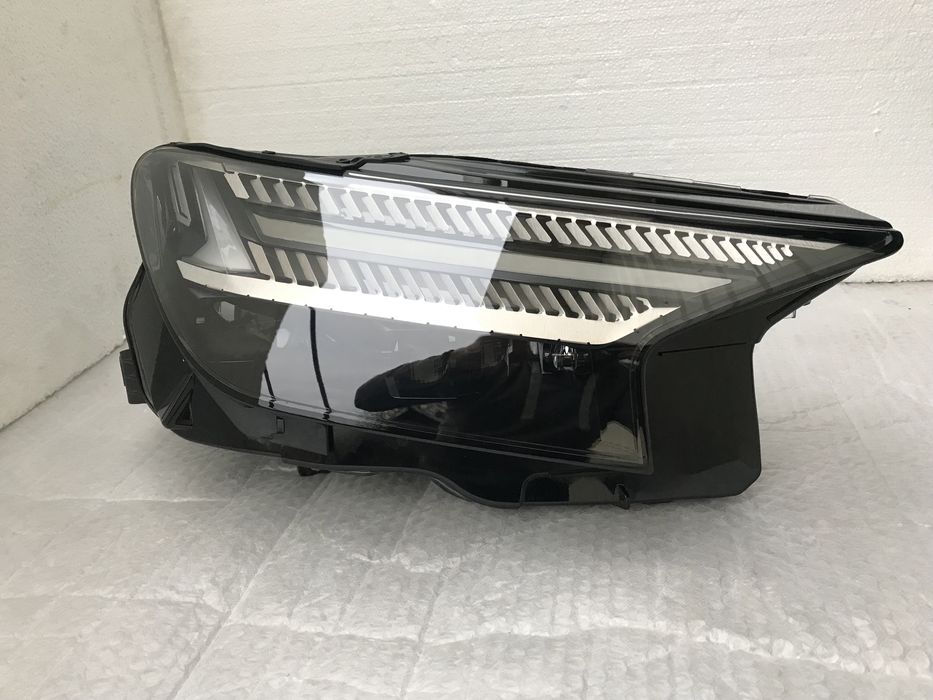 Фара Audi Q4 89A E-tron