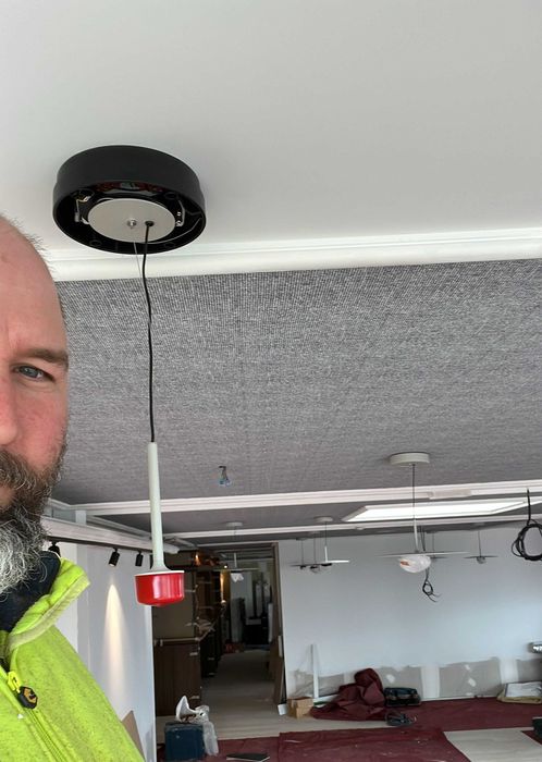 ELETRICISTA RESIDENCIAL E PREDIAL e Serviços Handyman