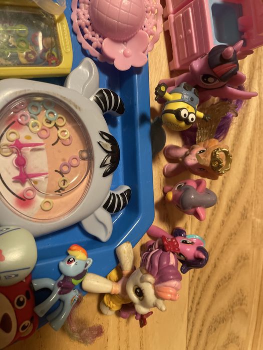 Лот іграшок кіндери, поні та інше