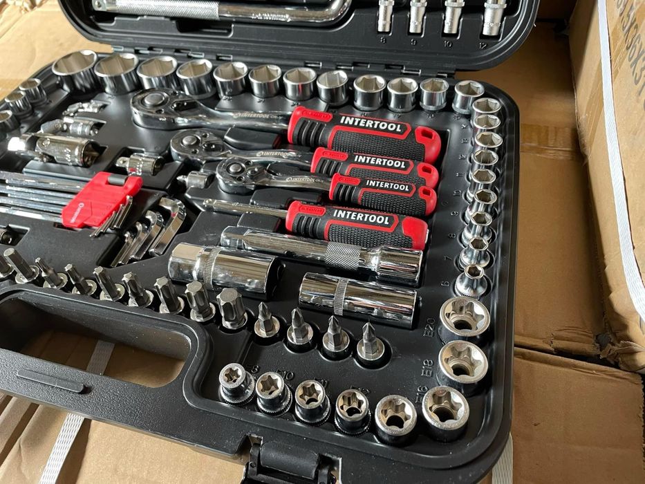 Професійний набір інструментів INTERTOOL 126 шт. головки, ключі
