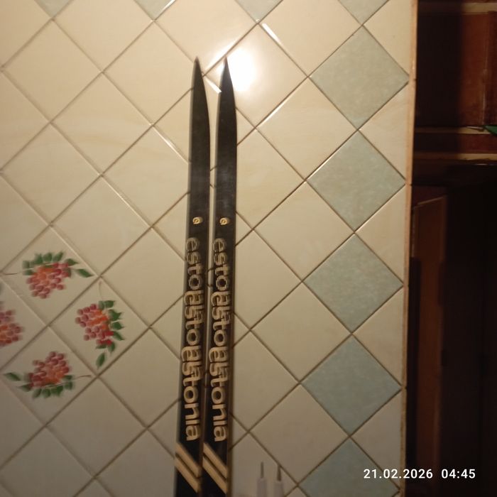 Продам советские лыжи Эстония с палками НОВЫЕ