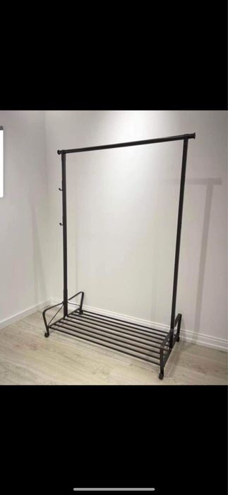 Arara / charriot / suporte de roupas em perfeito estado