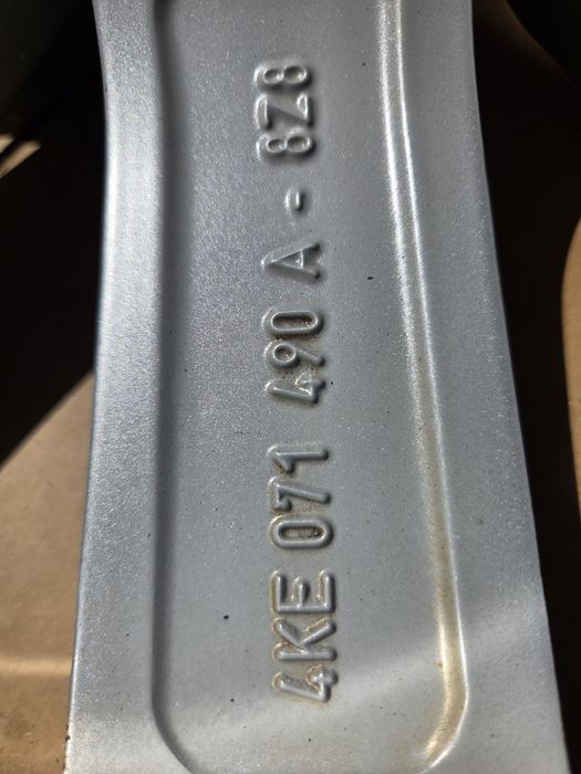 Oryginalne felgi aluminiowe AUDI 20" Lamina OE