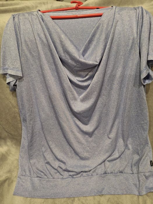 Bluzka z dekoldem typu woda