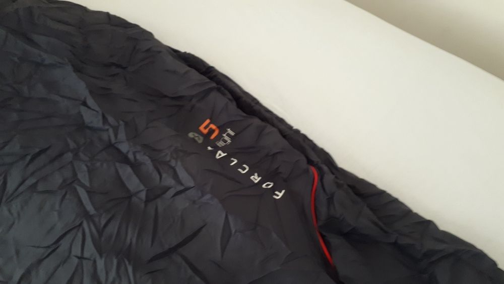 Saco cama campismo Forclaz 5+ light (apenas 1.1 kg)