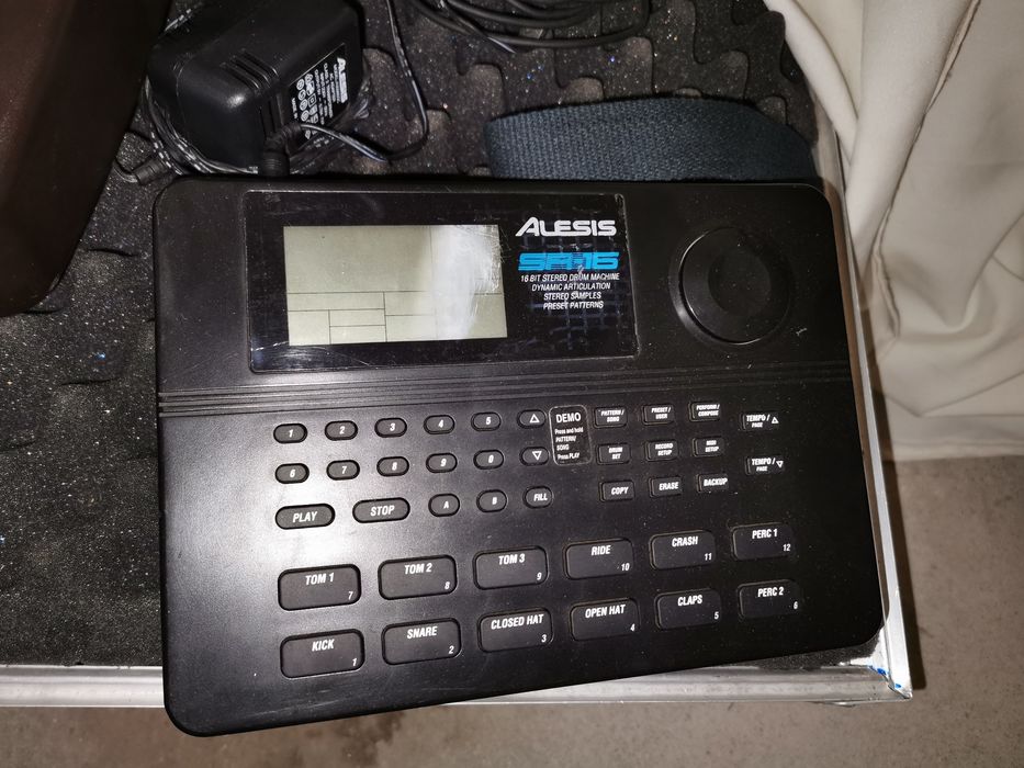 Alesis SR16 Drum Machine