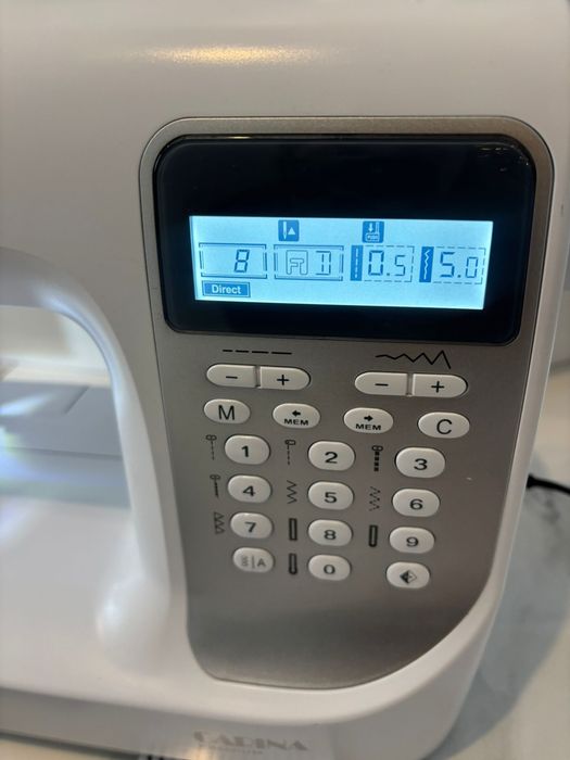 Piękna komputerowa maszyna do szycia