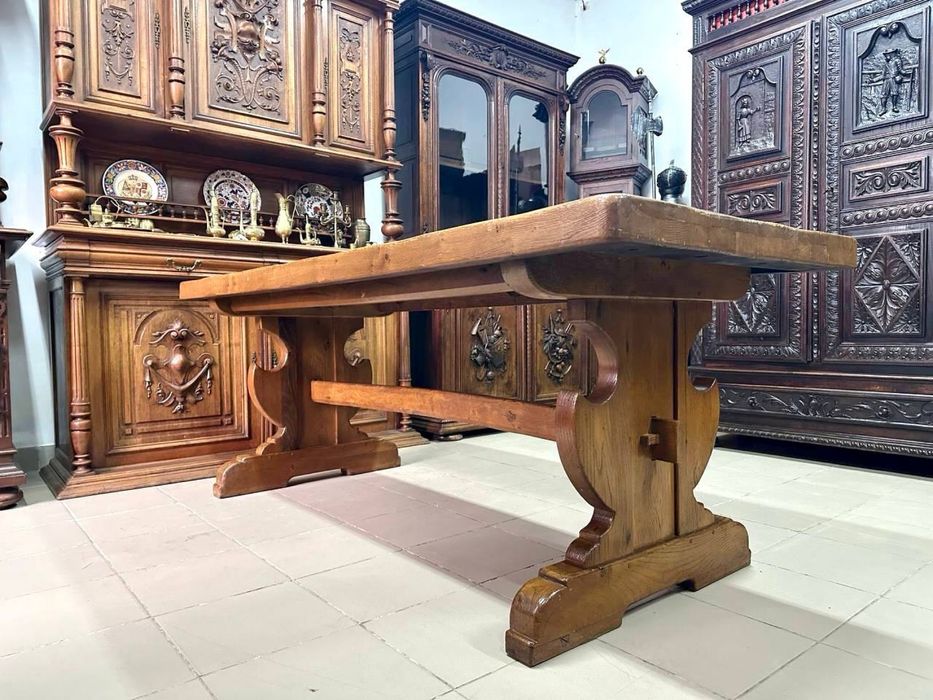 Різьблений дубовий гарнітур комод бар стіл стільці 4005