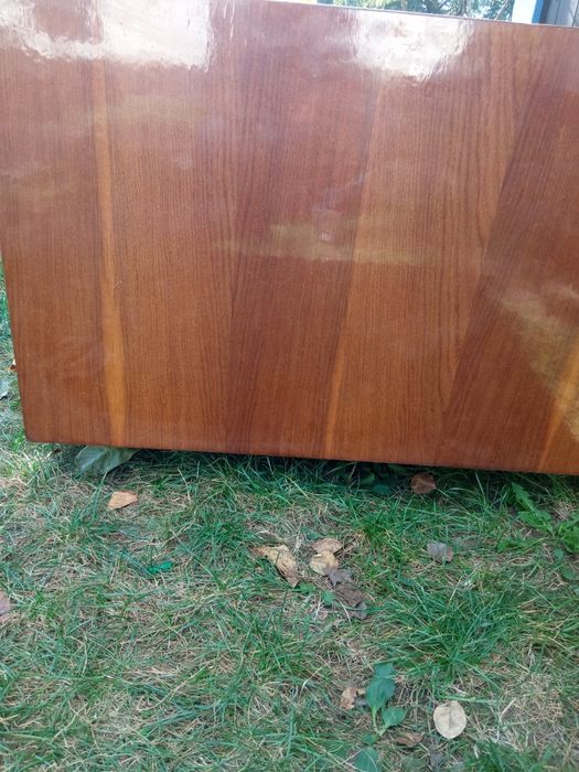 Продам  стіл книжку,, ліжко,стільці,килим.