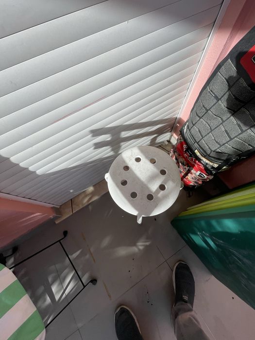 Banco de ferro e plástico