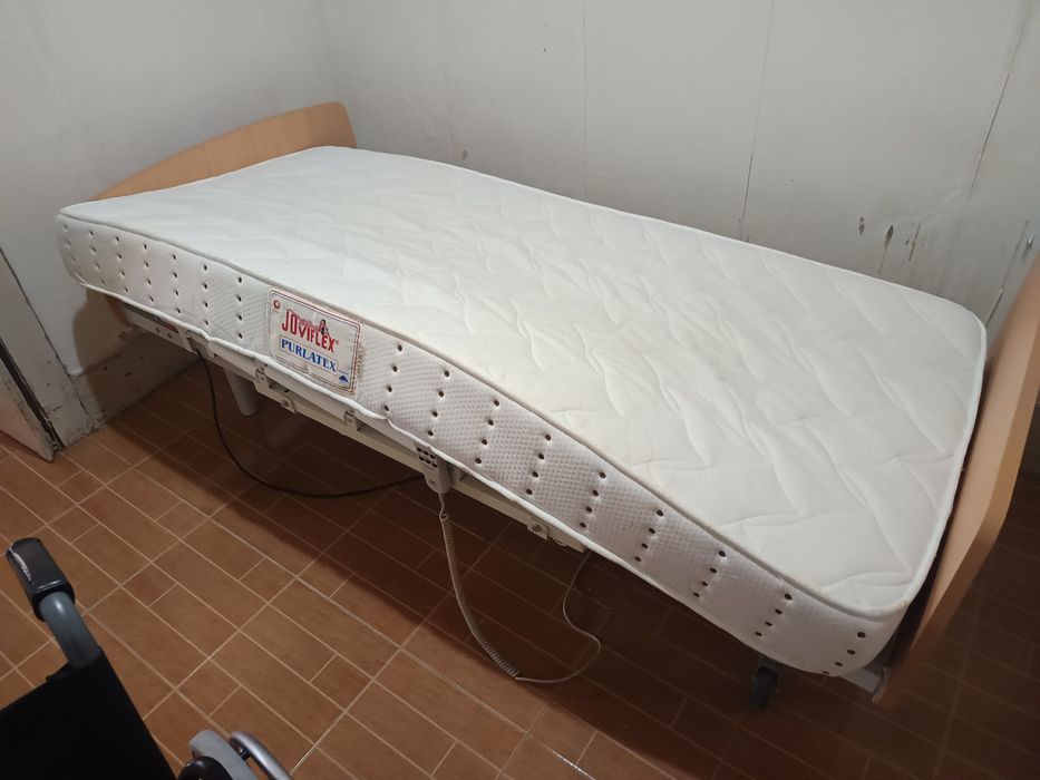 Cama articulada com colchão