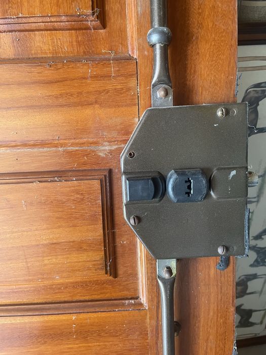 Porta de entrada em madeira