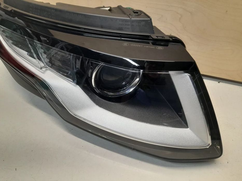 Lampa prawa przód przednia halogen RANGE ROVER EVOQUE GJ32-13W029-BA
