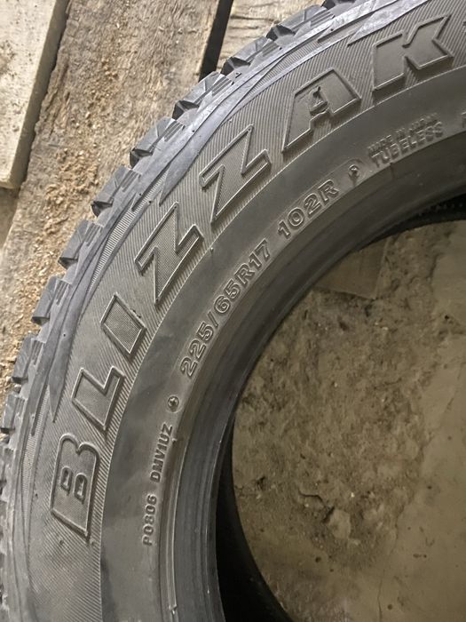 Резина (шини) r17   225/65. 3Шт Bridgestone Blizzak DM
