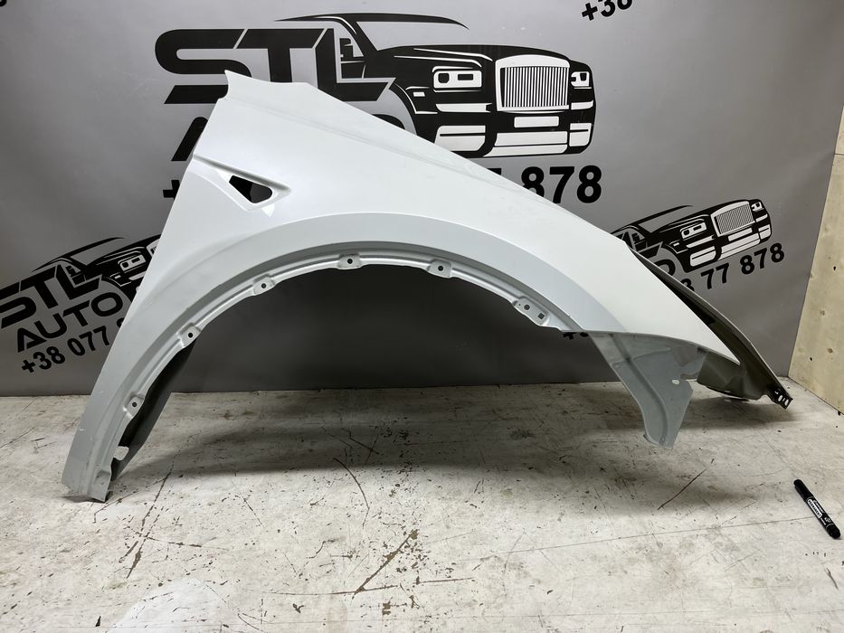 Праве крило Tesla Model Y