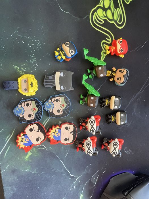 Zestaw zabawek / gadżetów Kinder Joy DC Comics Funko – TYLKO KOMPLET (16 szt.)